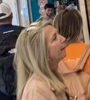 What do you rate this MILF ass?? main image