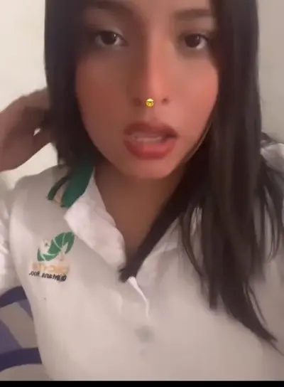 me encanta hacerle fakes ala puta zorra de mi amiga, como la a de mamar esa puta estupida🤤 cover image