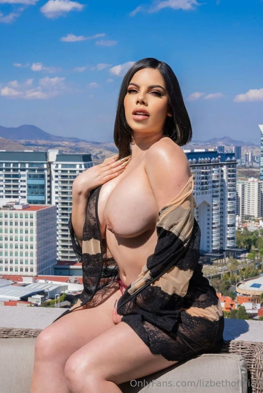Lizbeth Rodriguez image 16