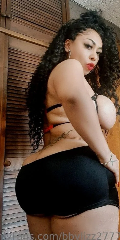 Aggressively Sexy Thicc Babe. So hot it's almost threatening 😅 image 5