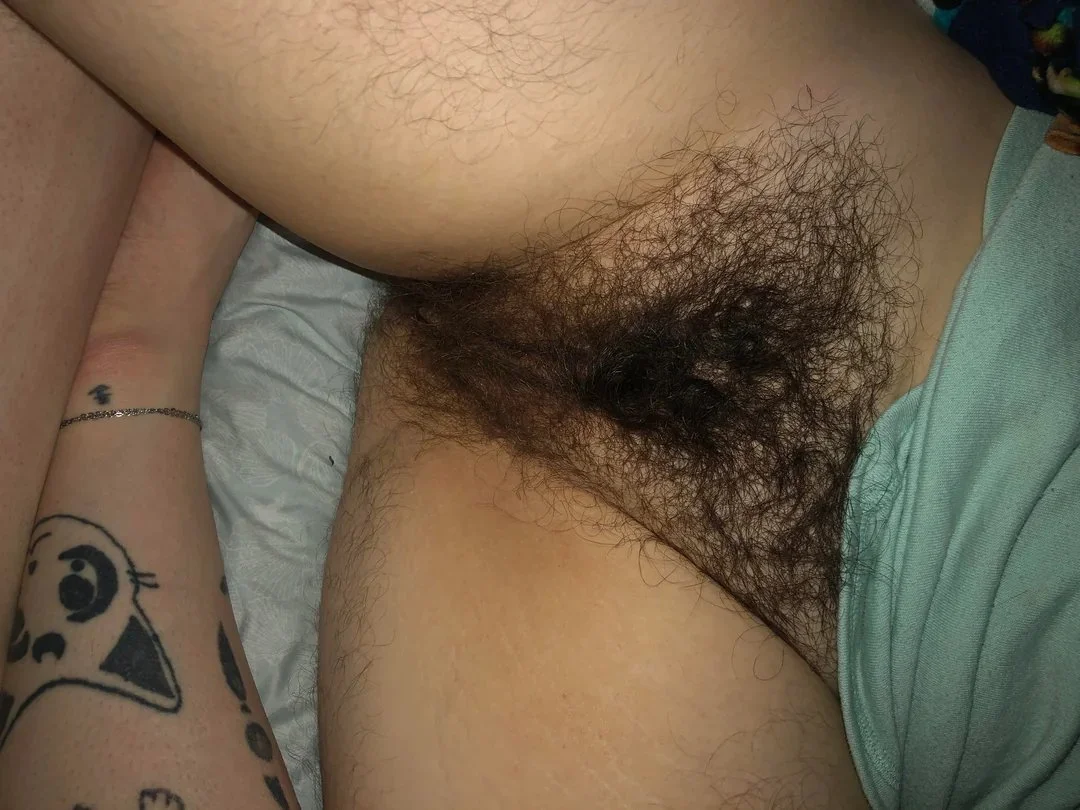 Wife with a massive hairy pussy on display image 2