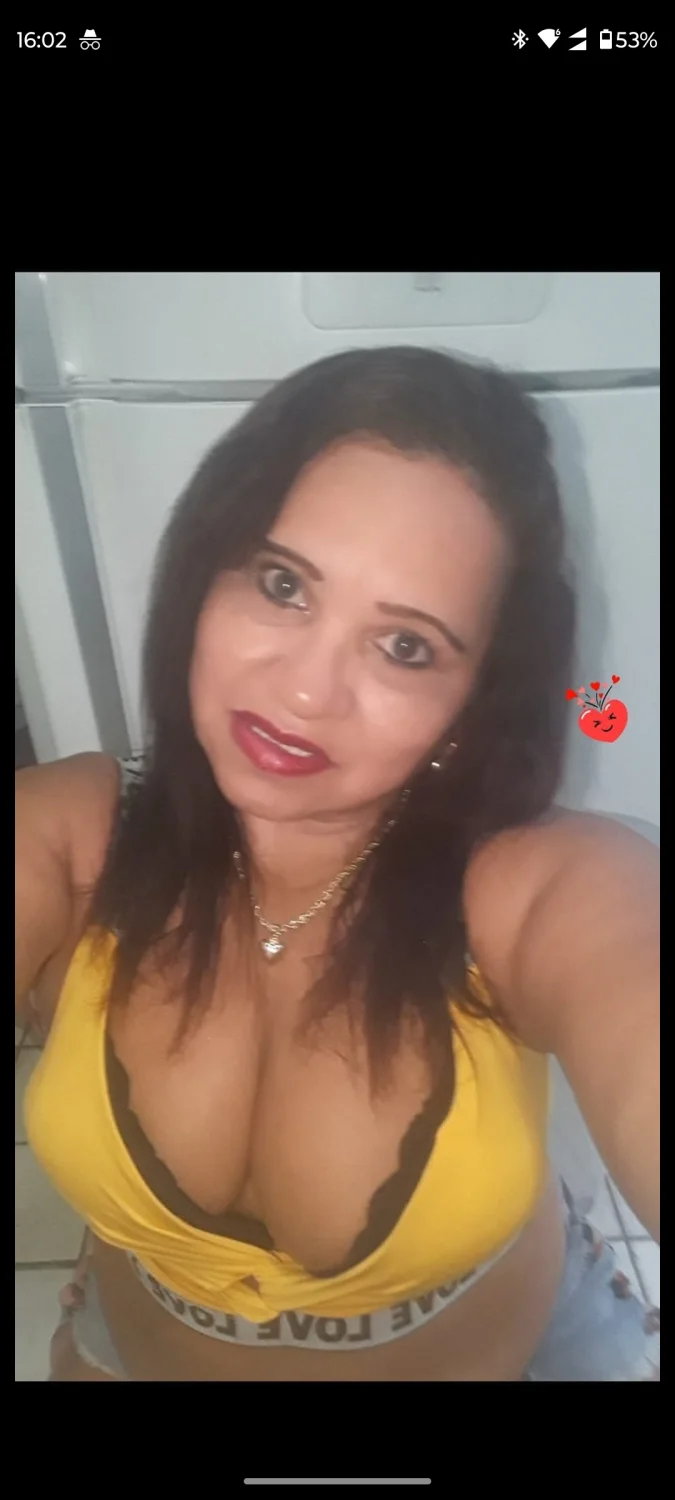 Coroa peituda amiga do Facebook image 4