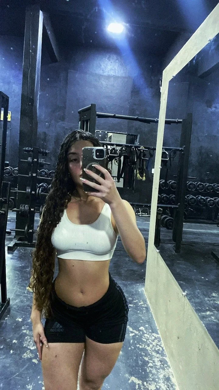 Novinha gostosa vai te fazer esporrar litros! image 13