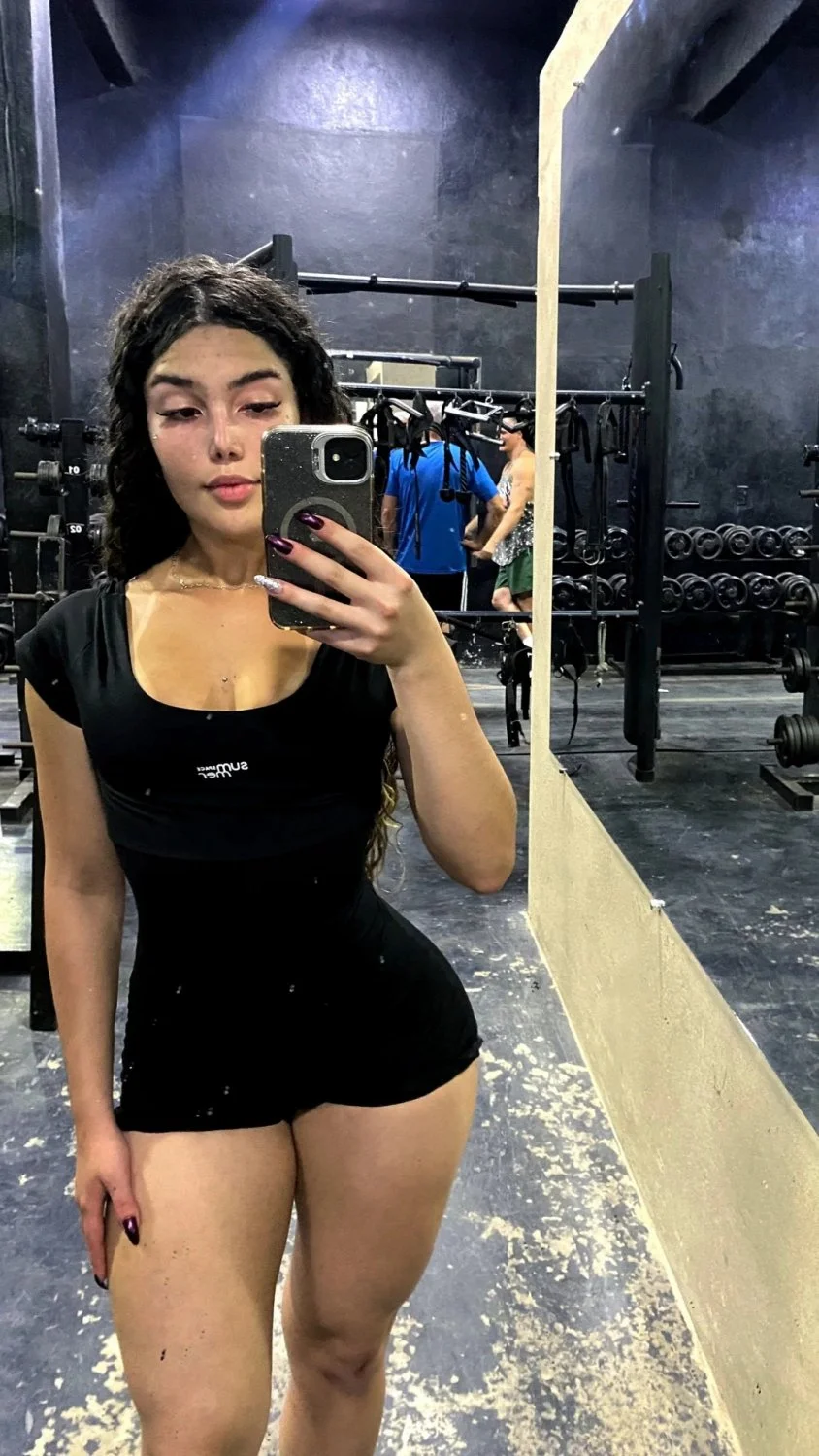 Novinha gostosa vai te fazer esporrar litros! image 35