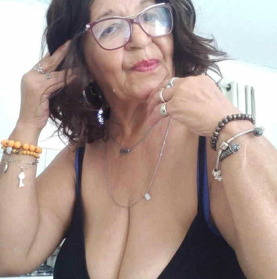 Busty €DNA Coroa NoNude / IA fake.. mas bom! image 12
