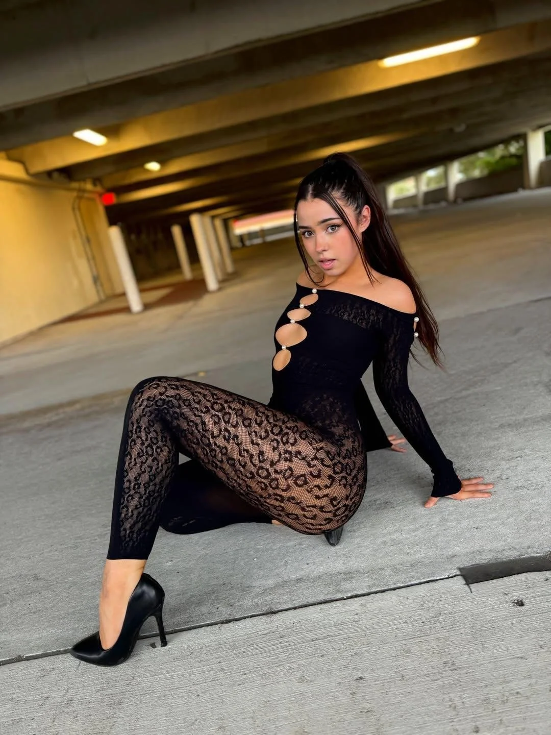 Zorrita de Zoeyiso Puta hermosa y sexy ricas piernas y culo image 14