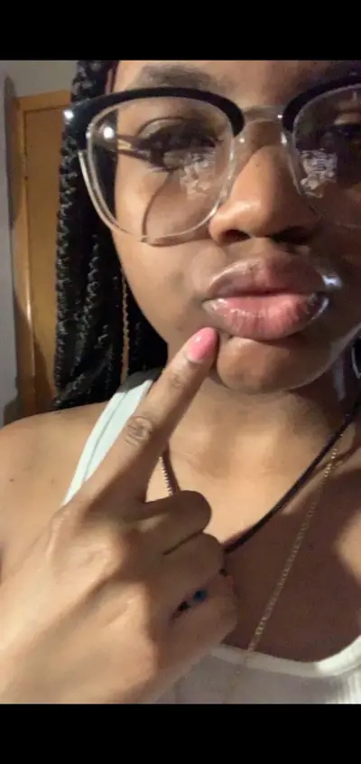 Thicc ebony pyt playing with her pussy in bed cover image