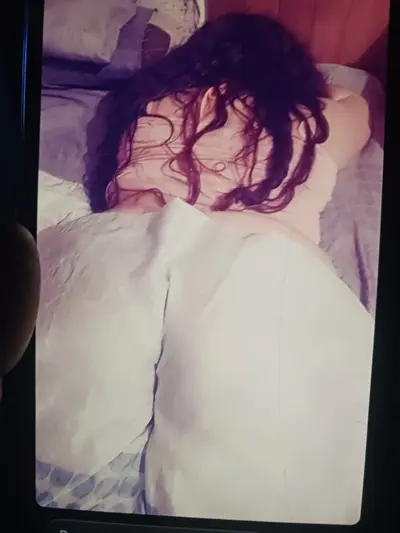 Se muestra como la puta que es cover image
