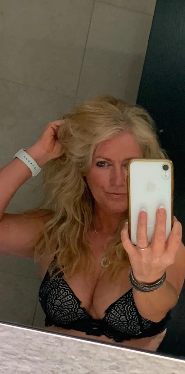 Hot MILF main image