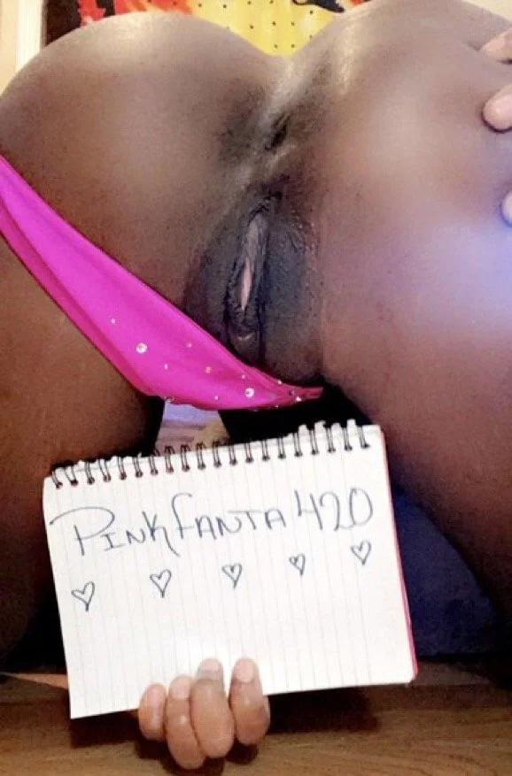 Ebony fingers her cunt and stinkhole🥰 image 2