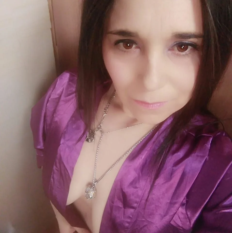 Milf Andrea image 2