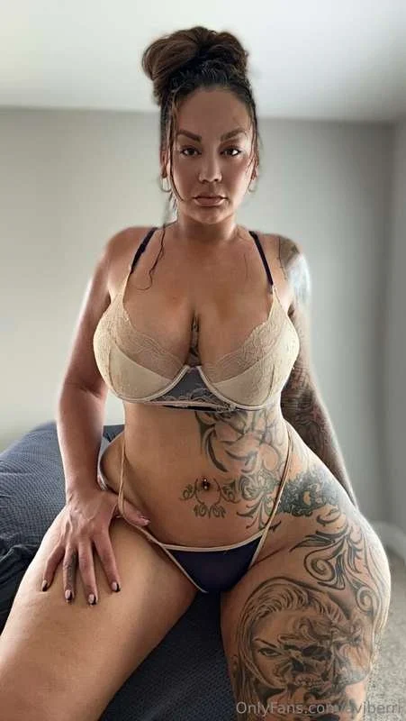 6'2 Tall Thick Gorgeous 🇵🇷 Amazon Milf.. <> Gamer Girl.. <> Loves taking young stud BBC.. image 12