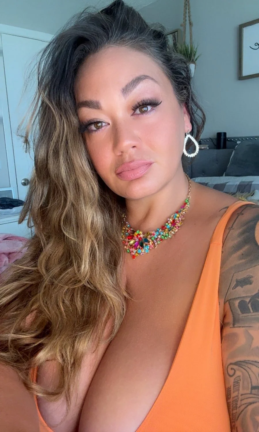 6'2 Tall Thick Gorgeous 🇵🇷 Amazon Milf.. <> Gamer Girl.. <> Loves taking young stud BBC.. image 2