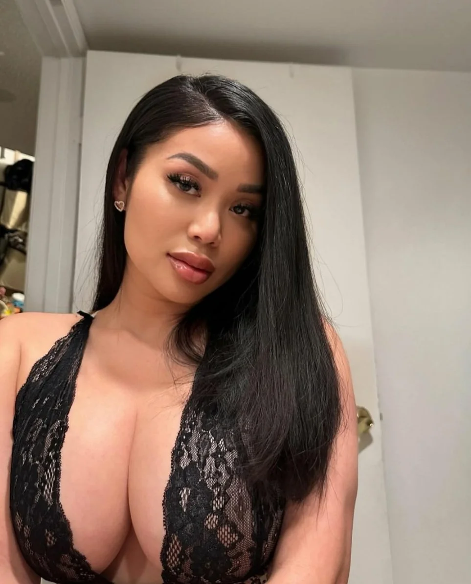 So fuckin sexy 😍 image 2