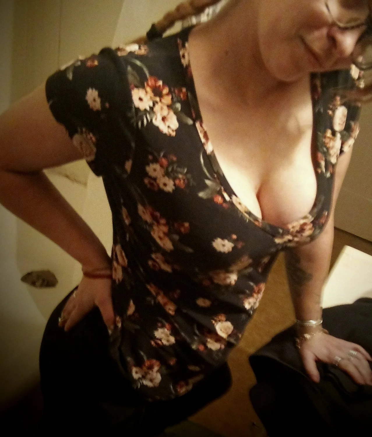 Who near Louisville wanna swap wifey for wifey?? main image