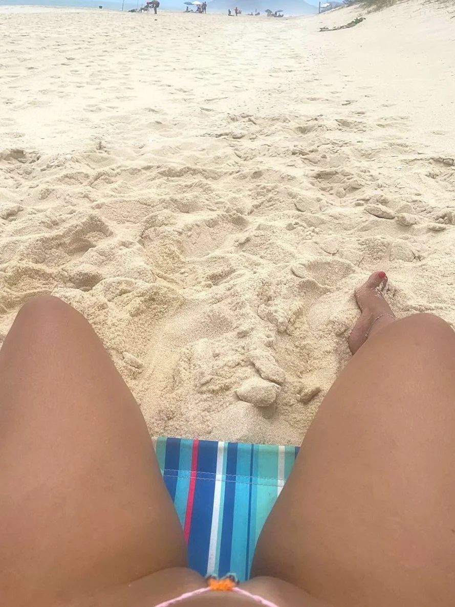 Corno esposa exibicionista na praia image 28