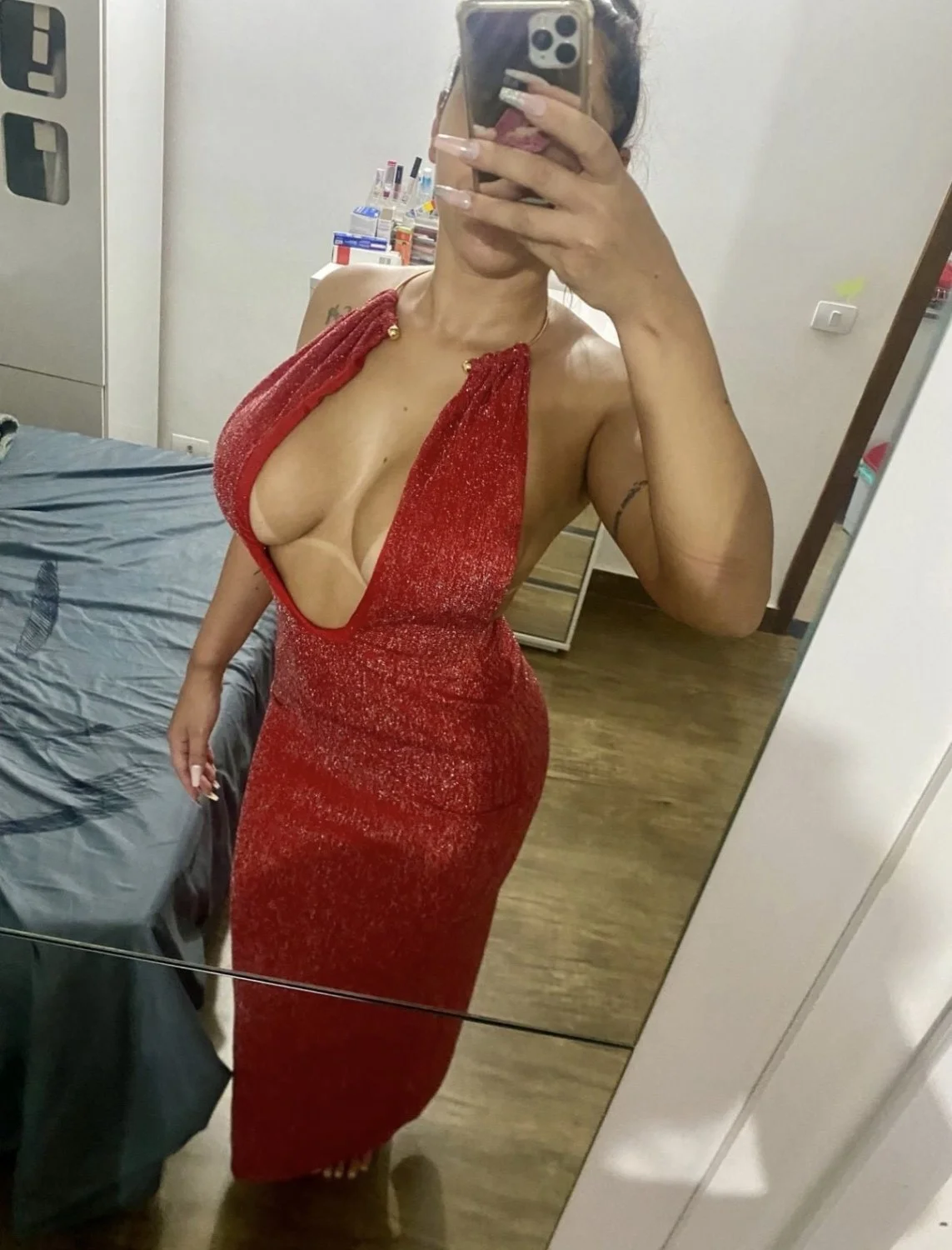 Peitudas se exibindo no app Enjoei main image