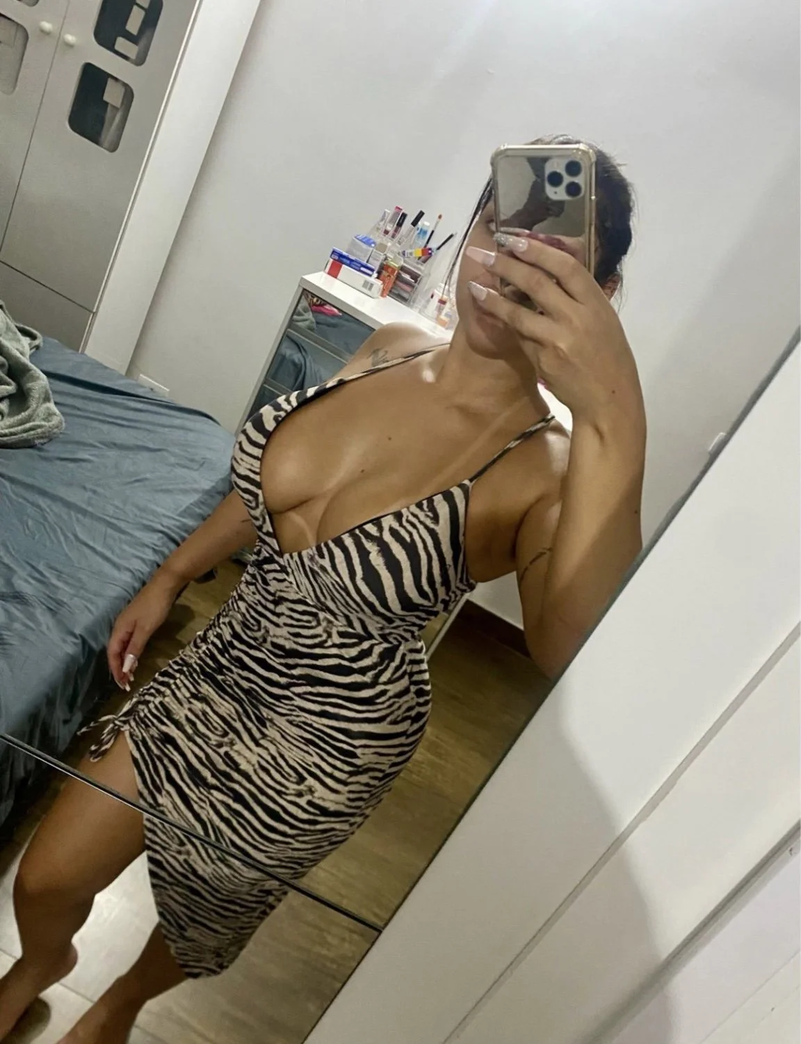 Peitudas se exibindo no app Enjoei image 3