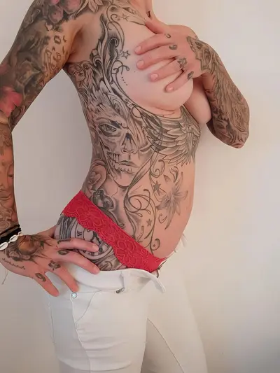 Lust auf eine geile tattowierte Mum 😈🔥🤫 cover image