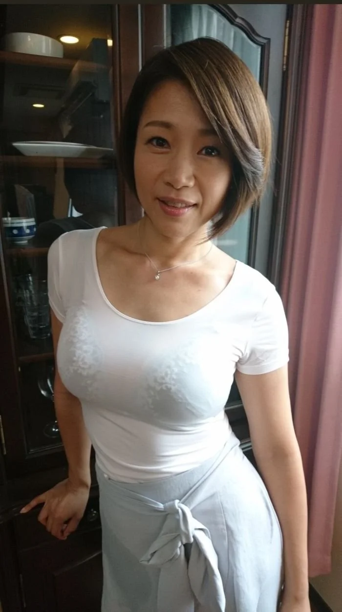 Sexy Asn Milfs image 2