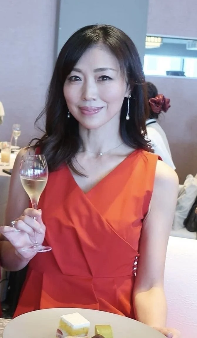 Sexy Asn Milfs image 7
