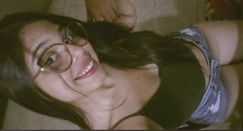 Gostosa peituda de óculos vazada com os peitos e buceta pra fora image 11