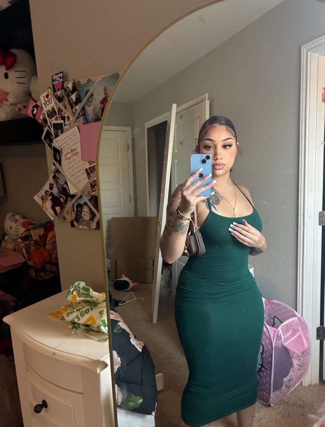 thick and sexy light skin image 11