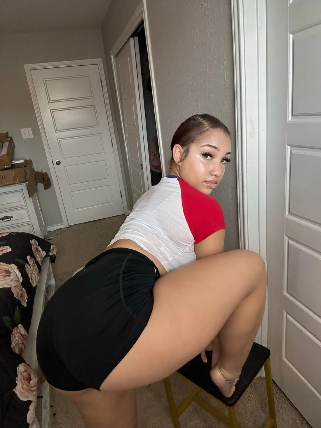 thick and sexy light skin image 16