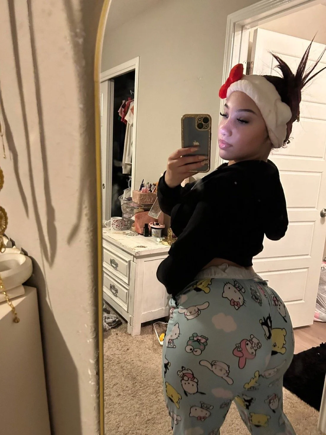 thick and sexy light skin image 22