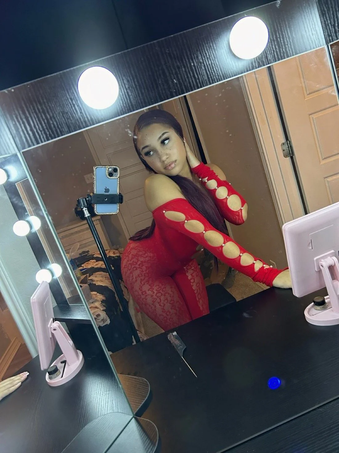 thick and sexy light skin image 23