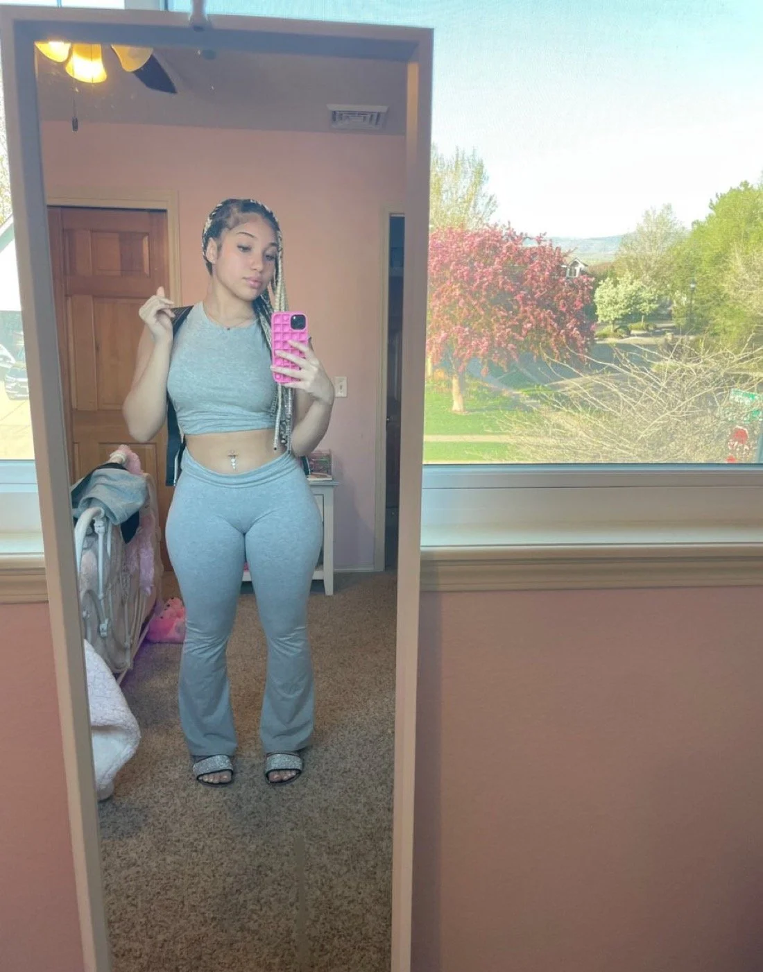 thick and sexy light skin image 24