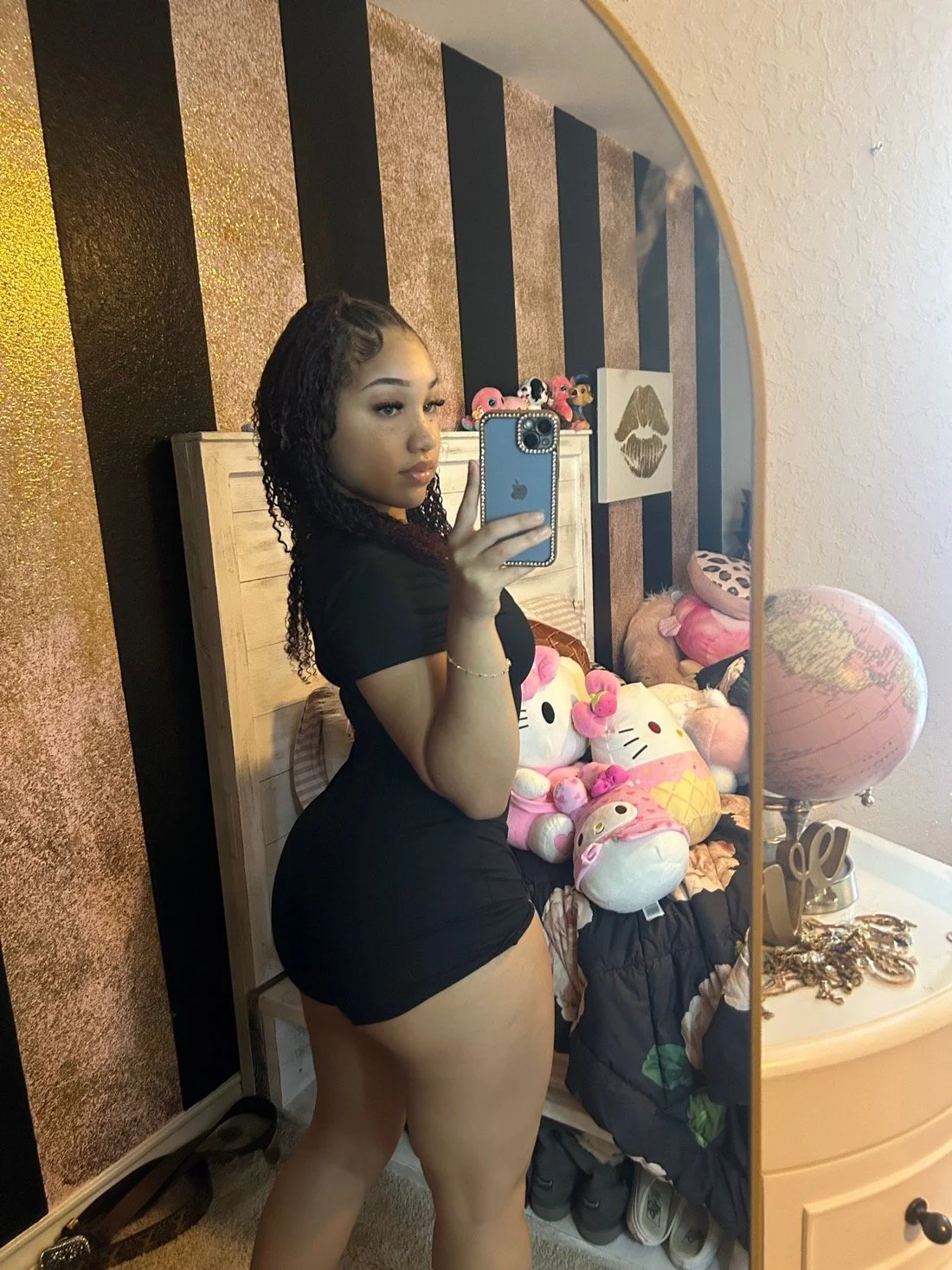 thick and sexy light skin image 4