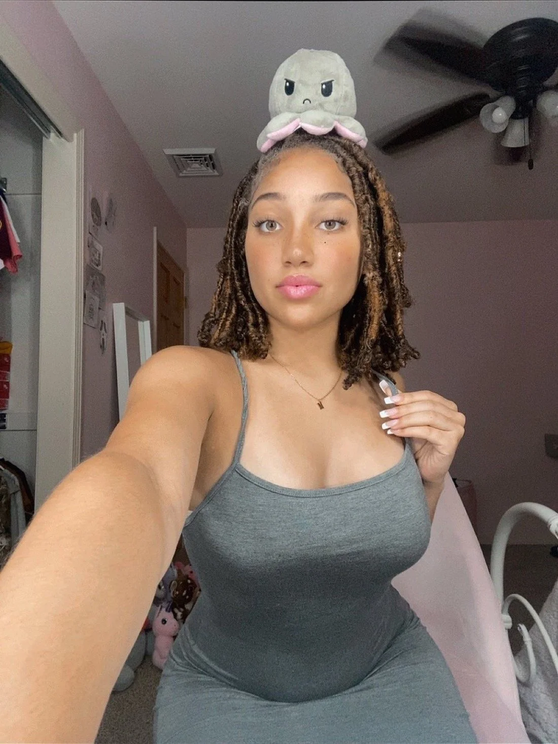 thick and sexy light skin image 9
