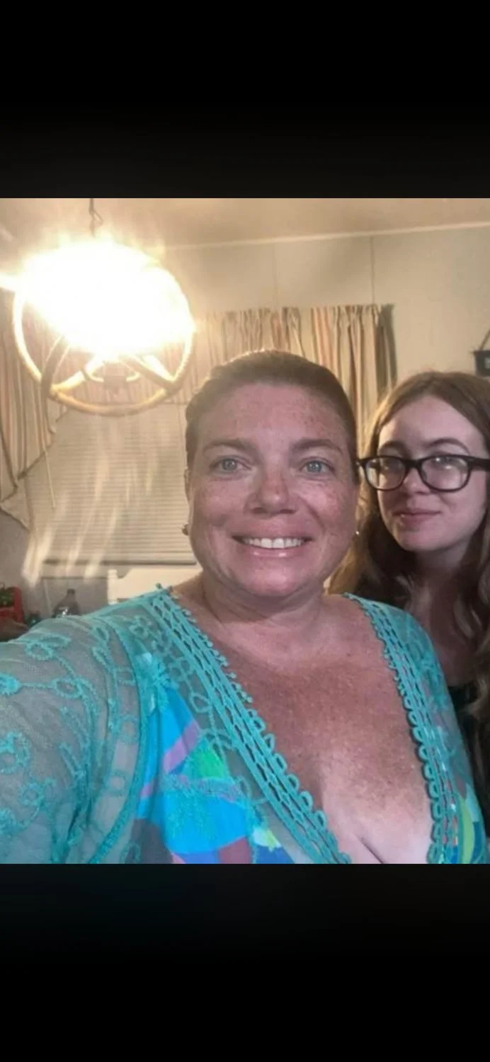 Philly sexy mom image 6