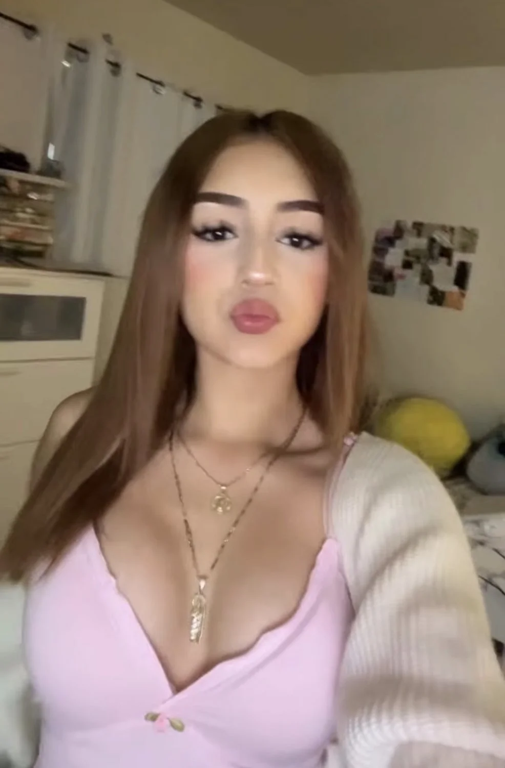 Melanie image 6