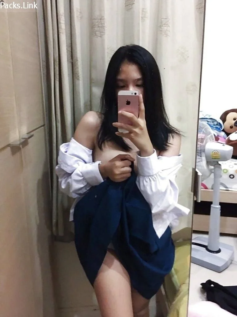 Colegiala asiatica con ricas tetas image 12