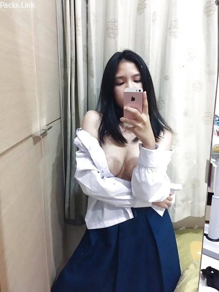Colegiala asiatica con ricas tetas image 27