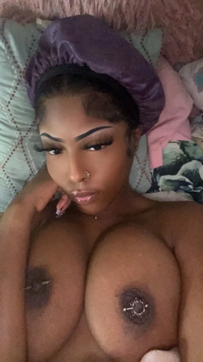 Memphis college slut Karrie Kelly big tits image 3