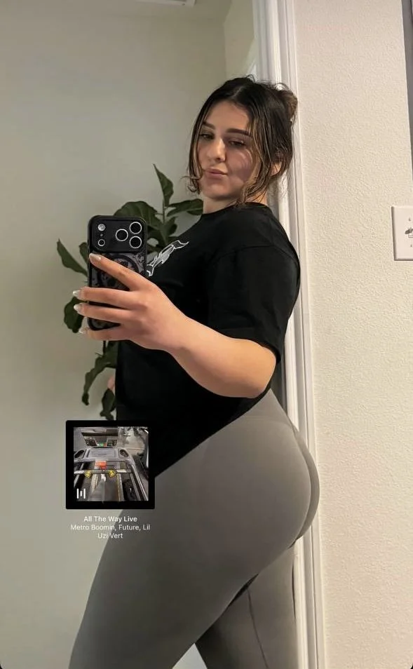 how are we feeling about this pregnant gym slut anna image 4