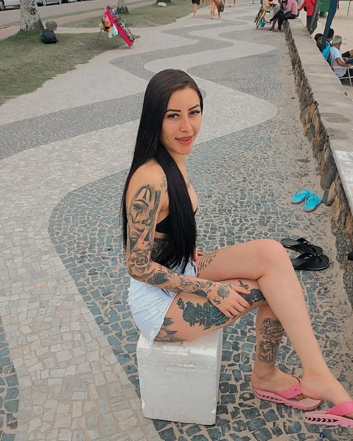 Puta tatuada image 2