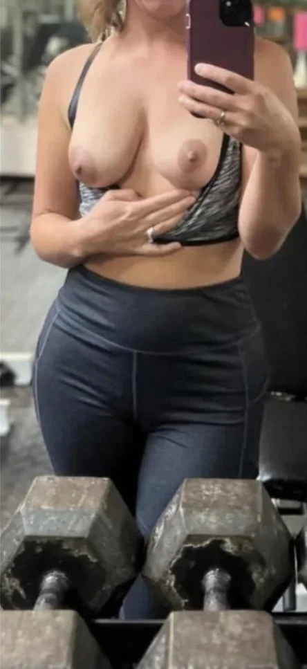 Fit MILF Displays Her Butthole Outdoors image 4