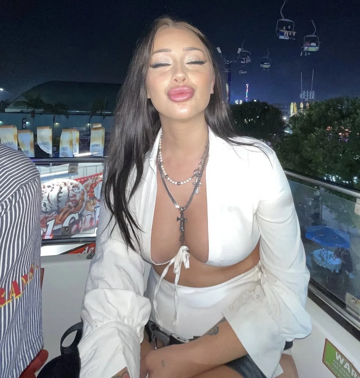 seattle alt coke slut loves kissing and spanking her bestie image 4