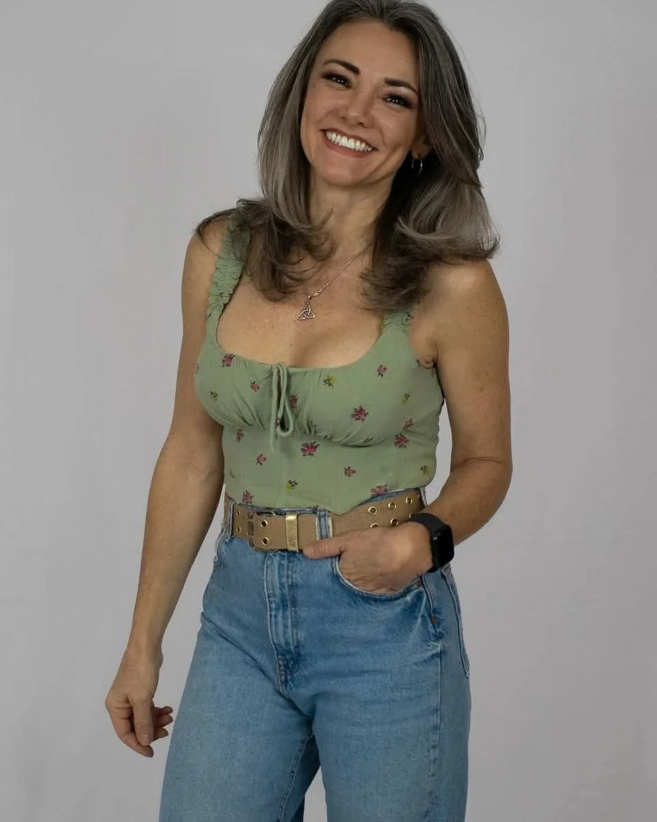 Cony madera: Actriz de doblaje Milf image 4
