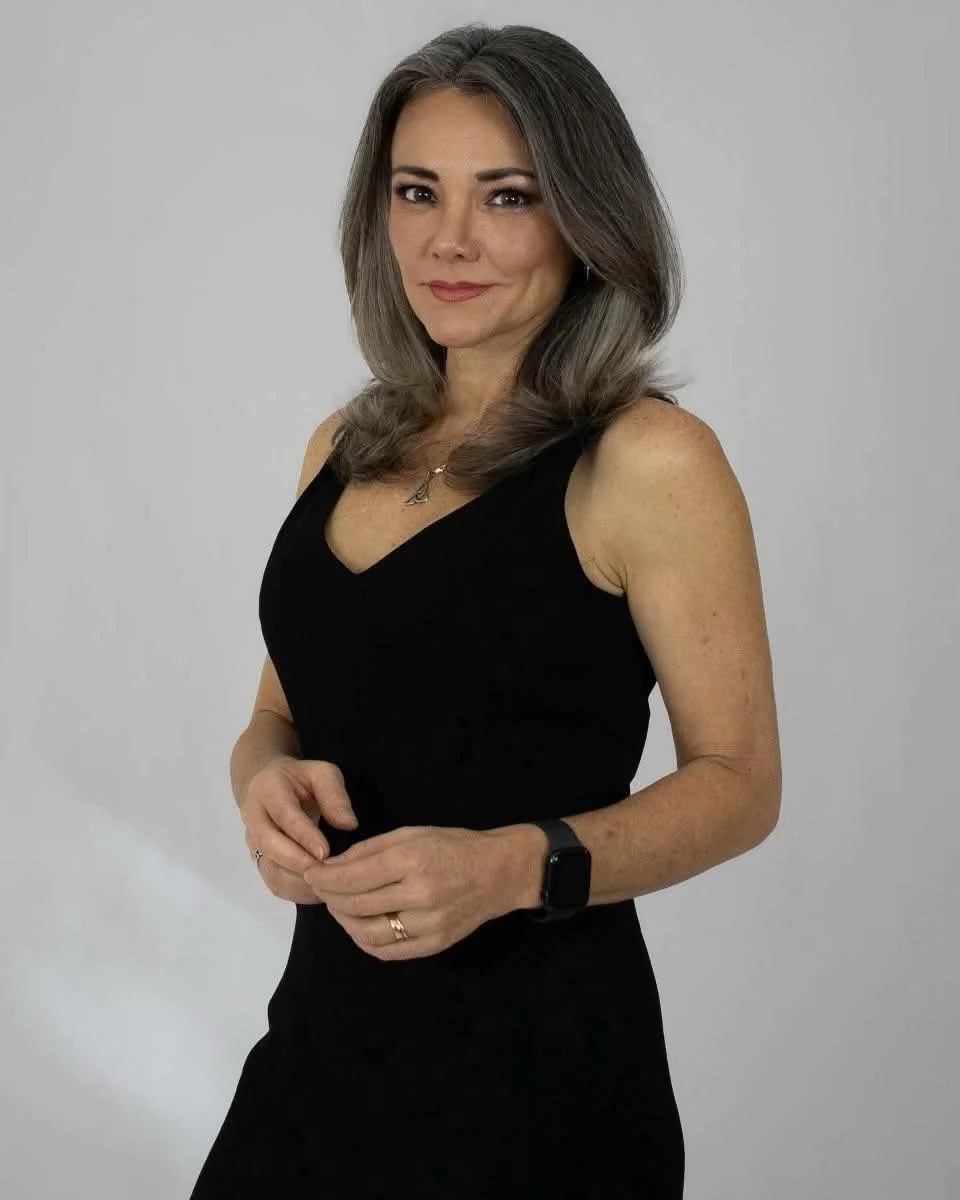 Cony madera: Actriz de doblaje Milf image 5