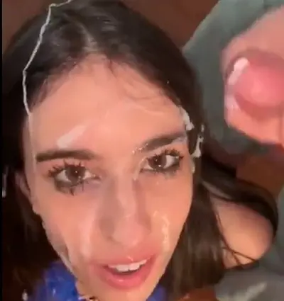 Argentina Petera Recibe Facial En Un Trio cover image
