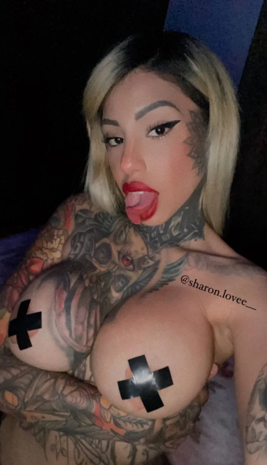 Sharon Lovee Putita Bellaca de la CDMX🇲🇽 y tatuadora de lengua bífida image 2