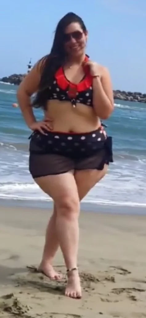 Best curvys on ig #2 image 29