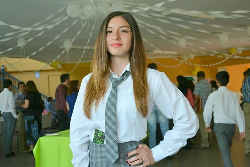 Ana ,chilena juguetona. main image