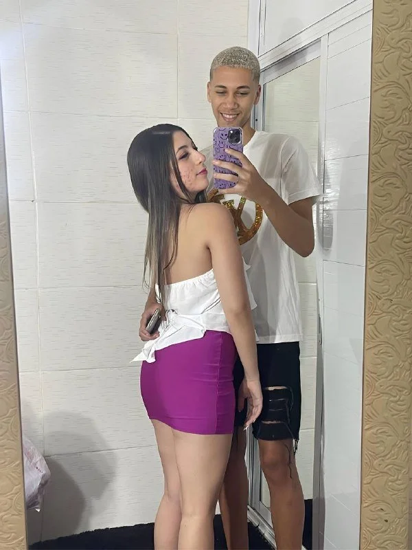 Novinha loirinha com cara de cavala levando gozada dentro image 2