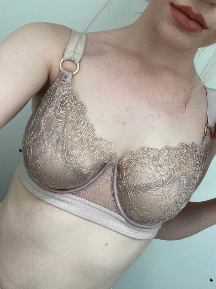 Shannon a Lingerie Junkie image 13